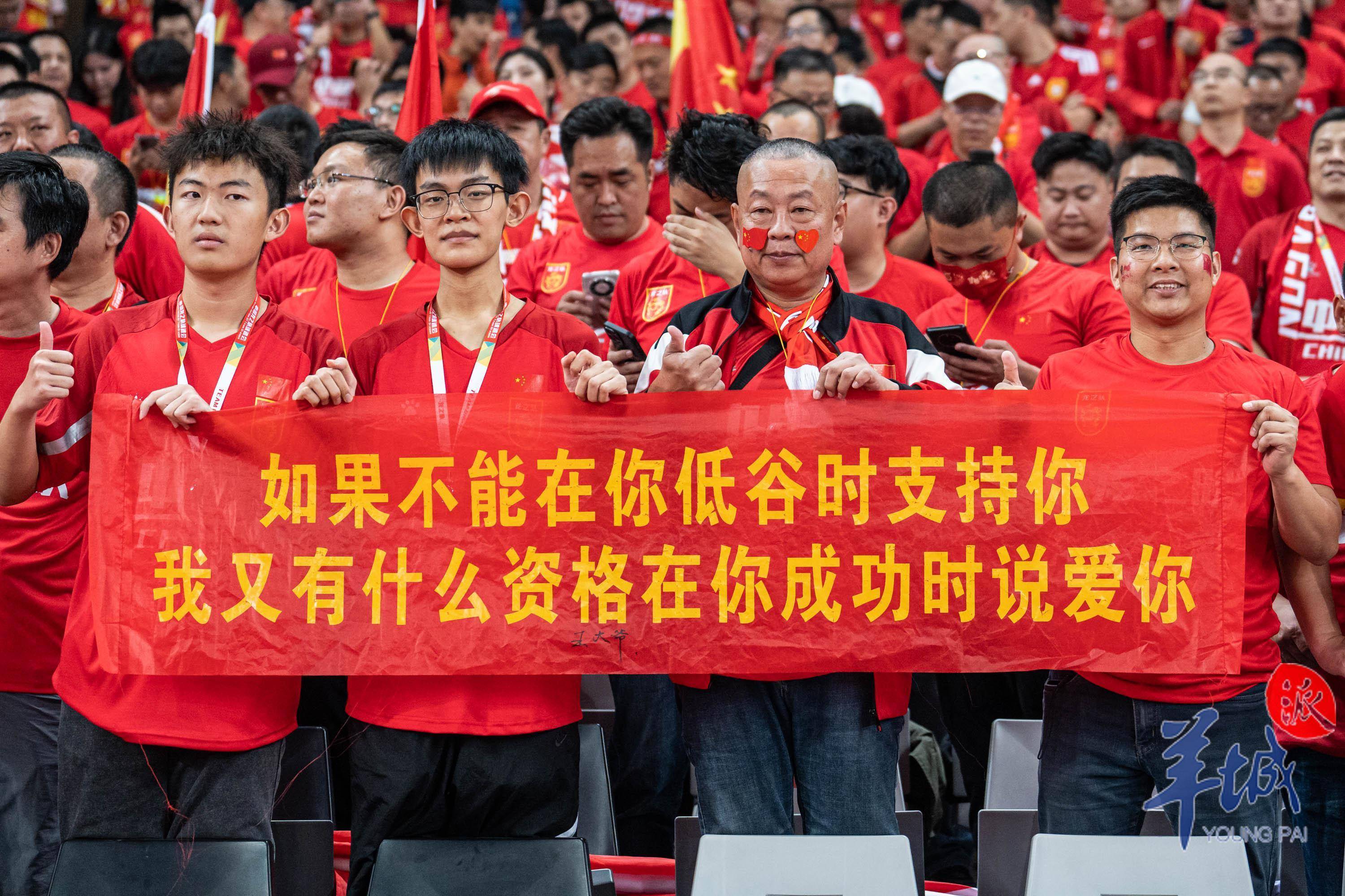 精彩赛事令球迷热情高涨，球员展现实力