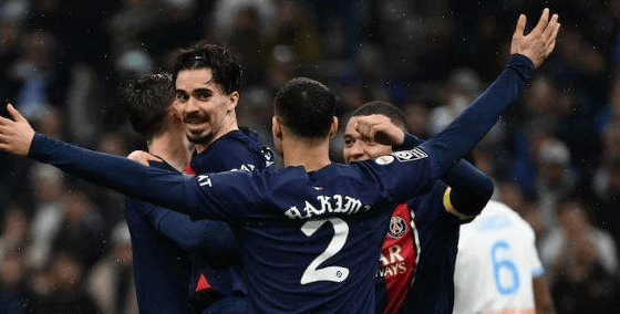 巴黎圣日尔曼主场击败巴黎FC，豪取三分