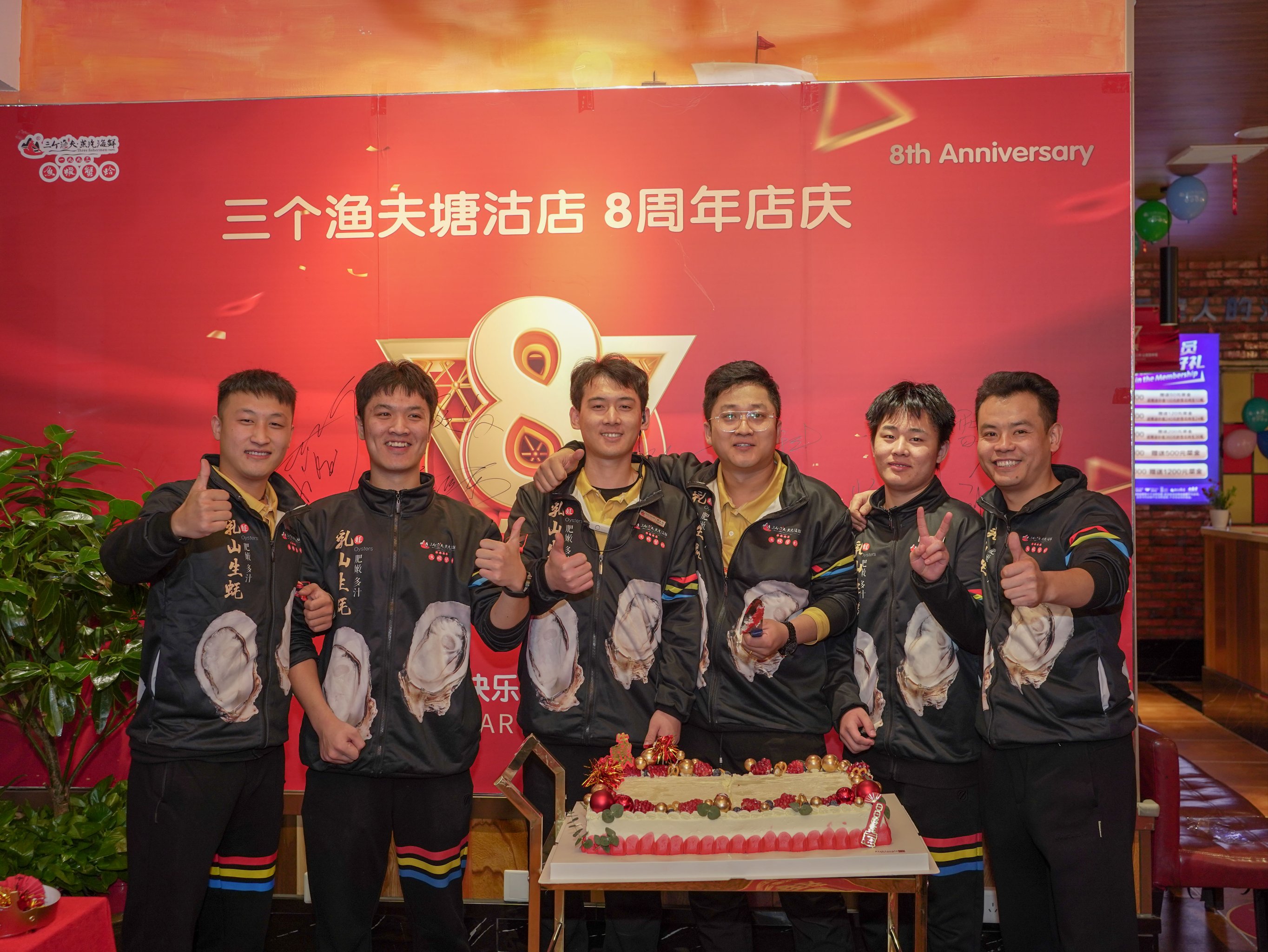 精彩比赛中团队凝聚力爆发，展现顽强拼搏精神获得胜利