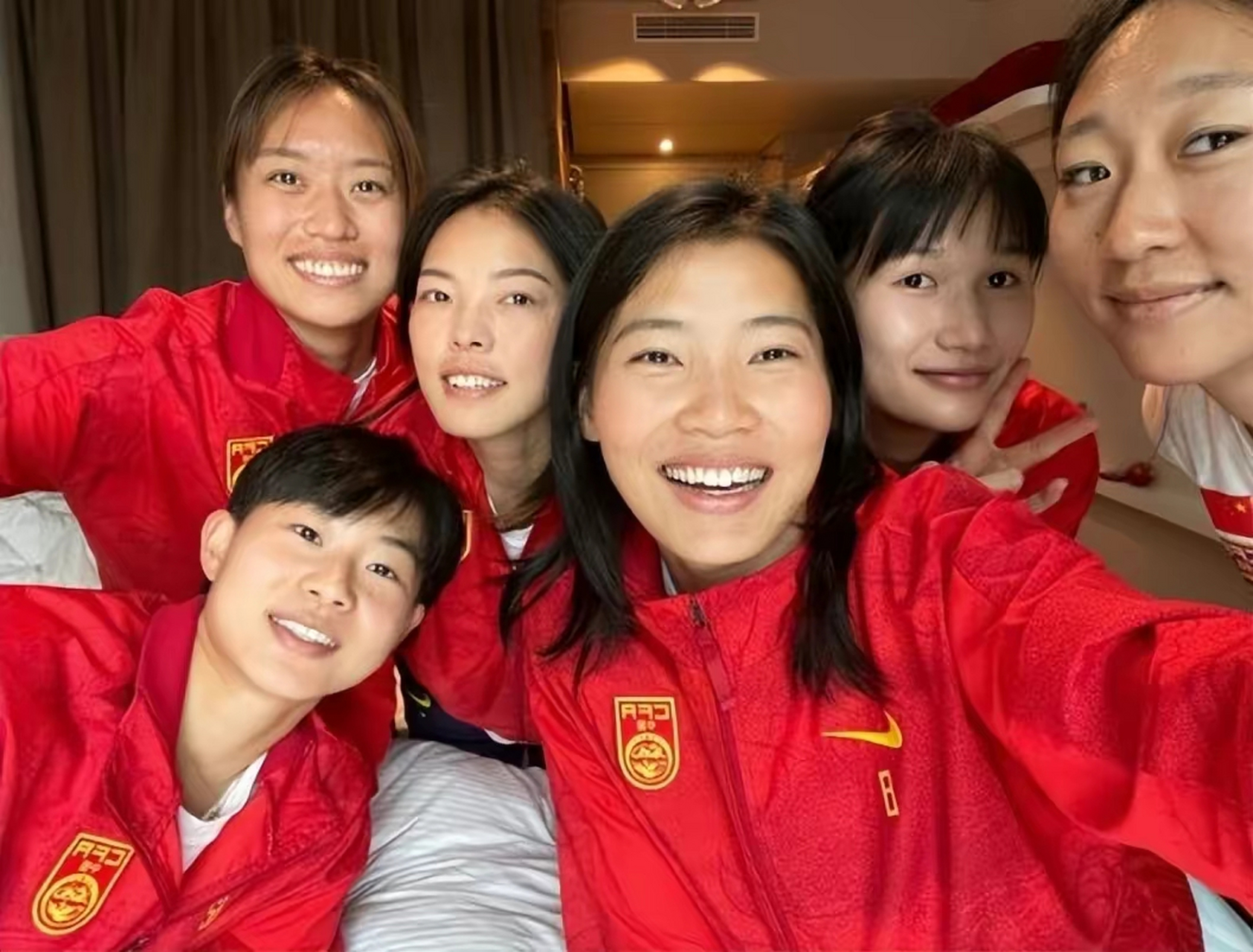 威廉希尔官网-女足球员们为国家队捧得荣誉
