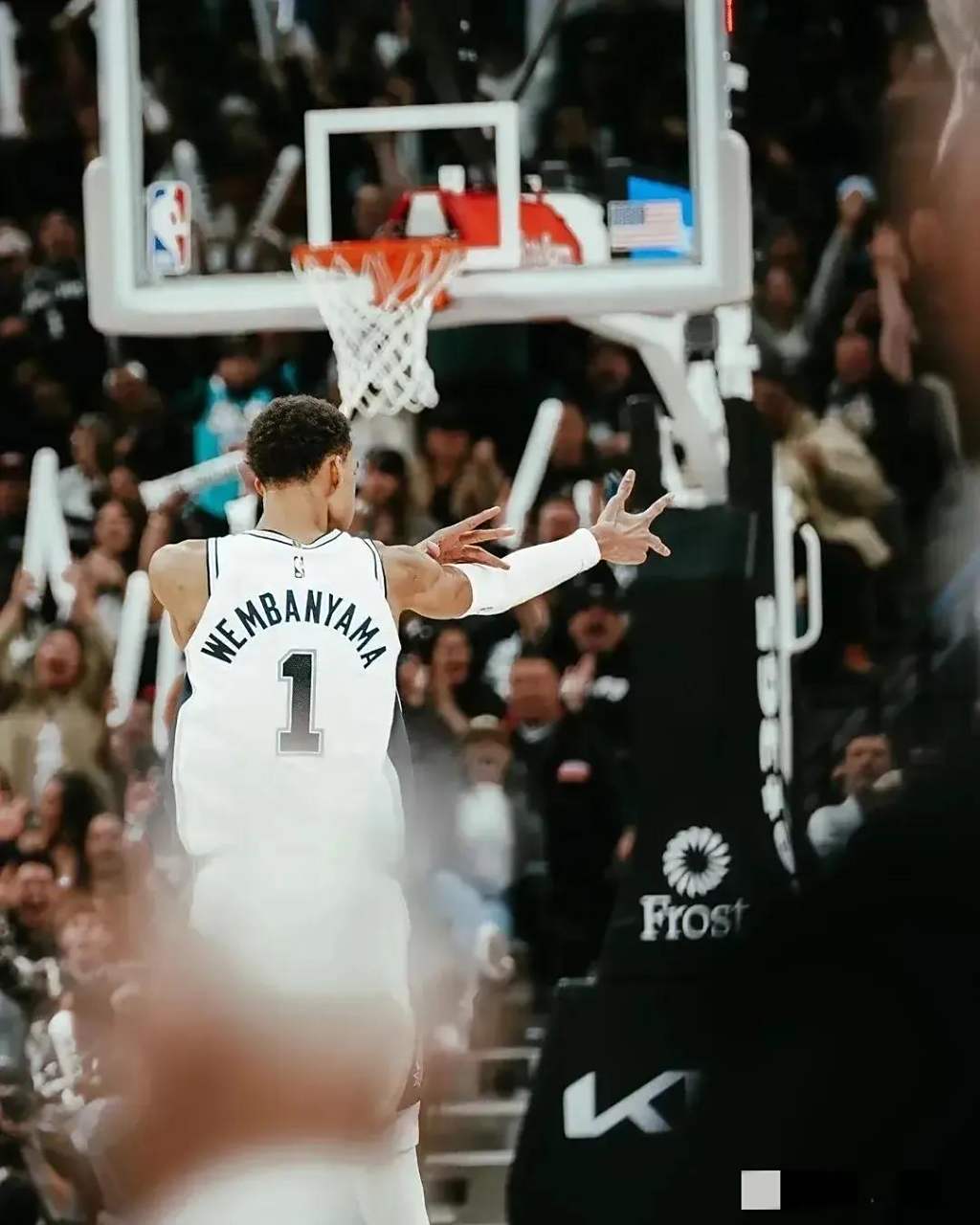 威廉希尔中文站-马刺队再次获胜，助力晋级季后赛