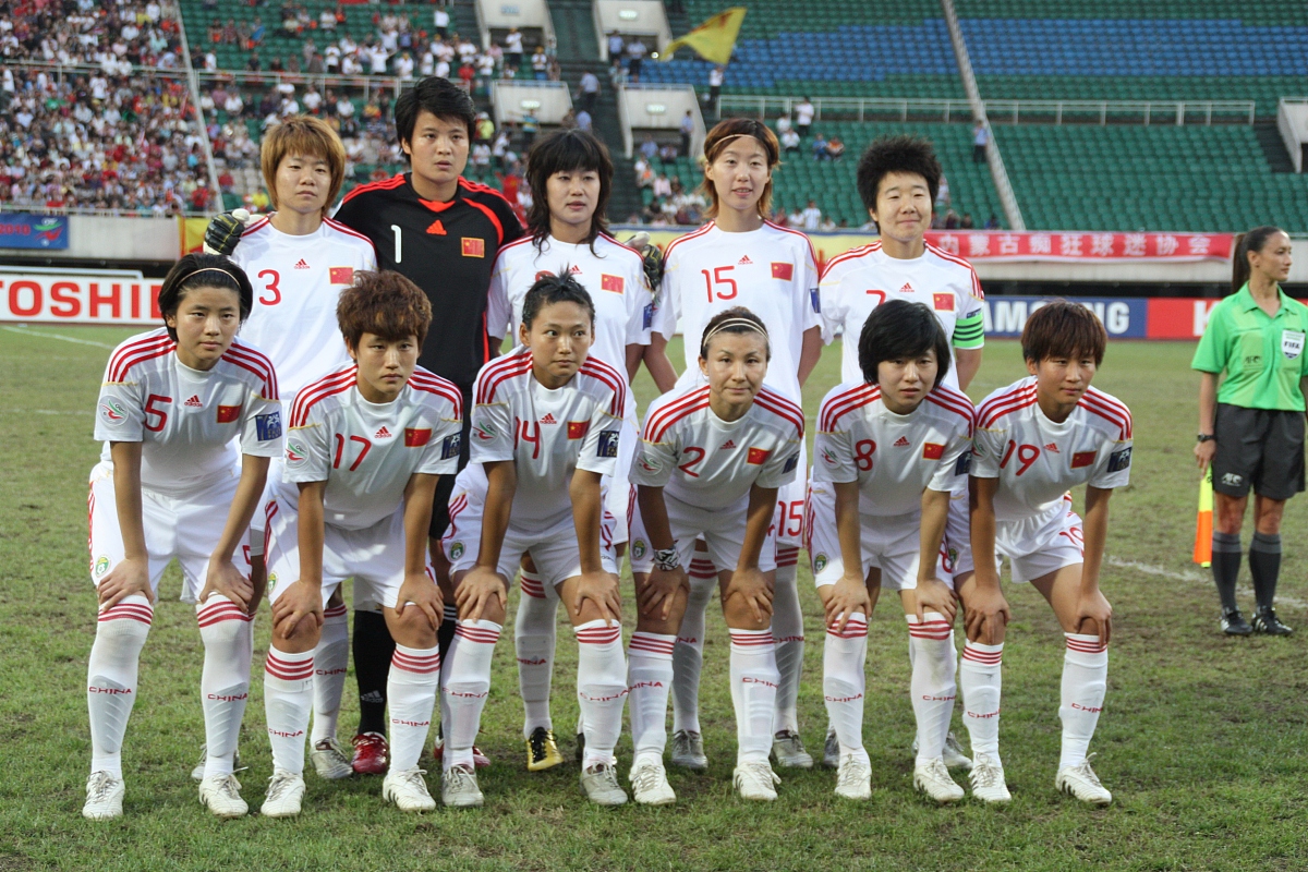 女子足球比赛中，中国队再度获胜