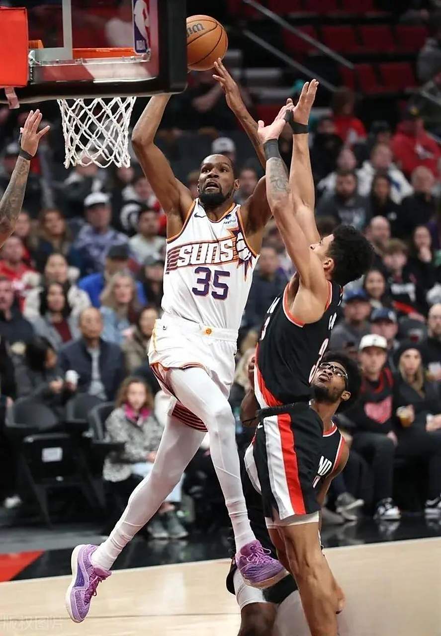 球星发威,独挡一面引领胜局 球星发威,独挡一面引领胜局