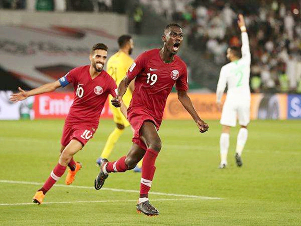 西亚强队对阵东亚劲旅，谁能脱颖而出？