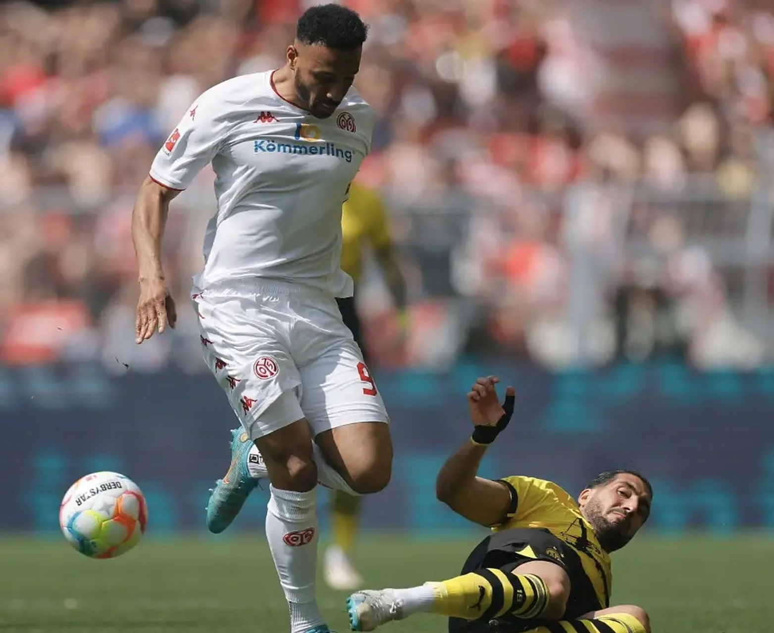 威廉希尔官网-沙尔克主场逼平多特蒙德，积分不变