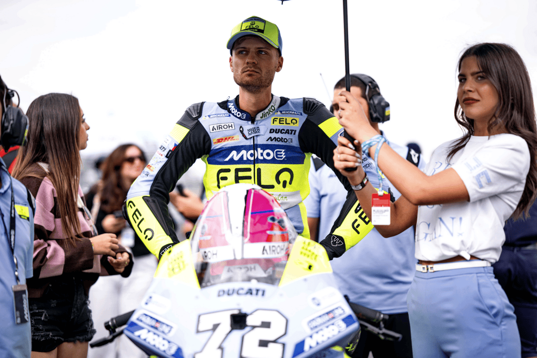 威廉希尔app-匈牙利选手登上领奖台，获得掌声