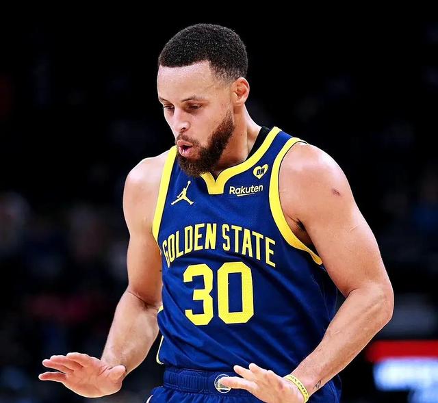 勇士客场力克黄蜂,全队士气高昂迎来连胜 勇士客场力克黄蜂,全队士气高昂迎来连胜