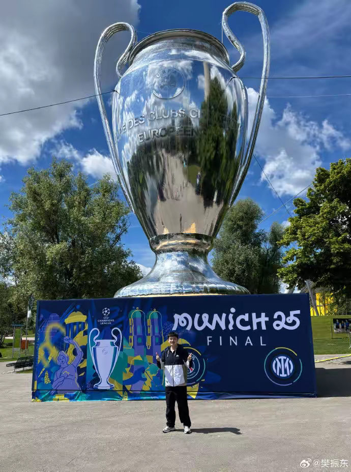 德国联赛新赛季主场揭幕,现场球迷热情高涨 德国联赛新赛季主场揭幕,现场球迷热情高涨