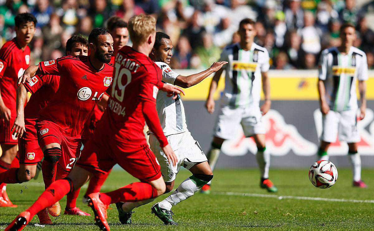 英国威廉希尔-塞维利亚球员在场上表现出色，帮助球队