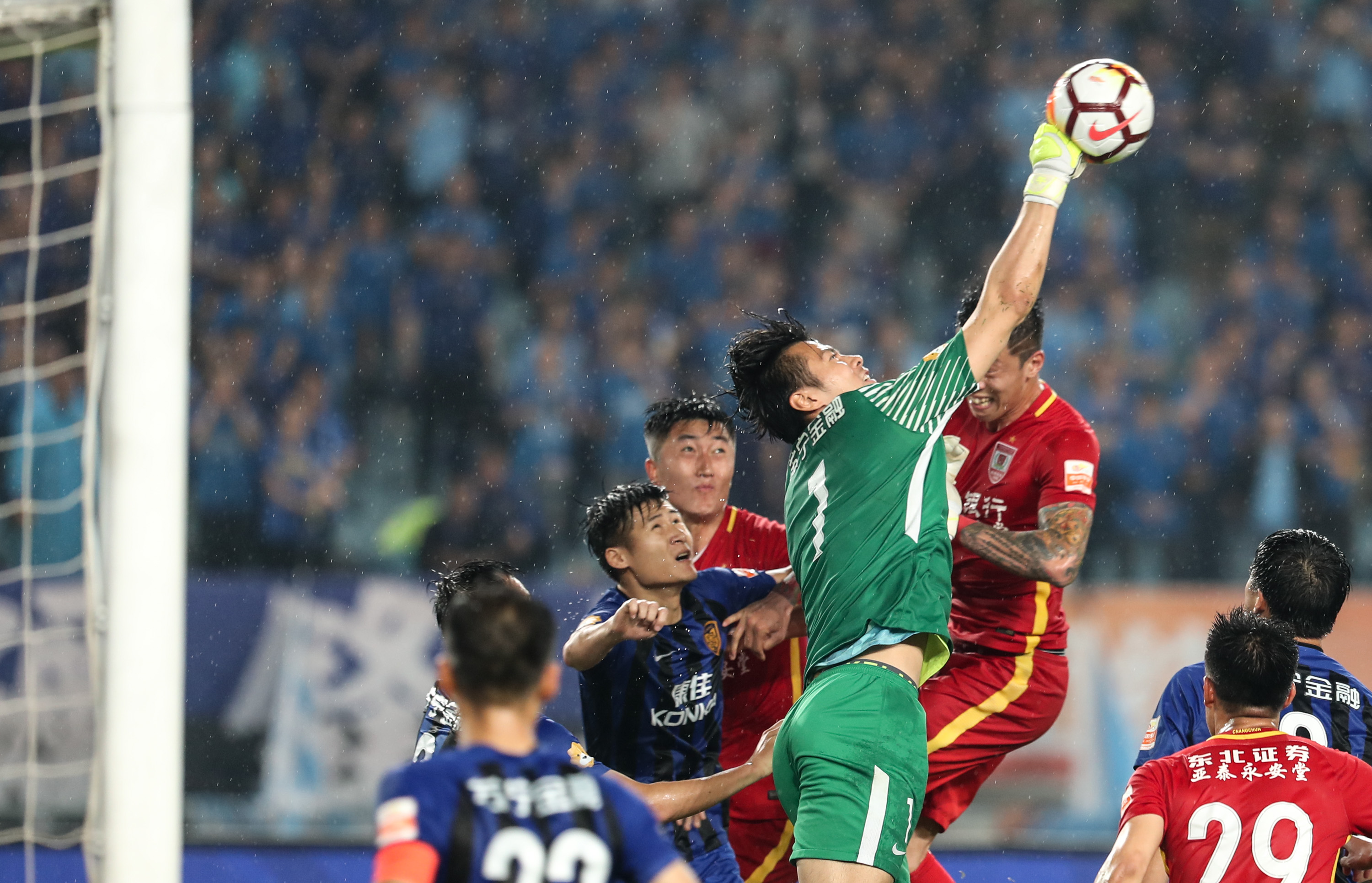 威廉希尔app-江苏苏宁中场球员现伤愈归队，球队备战