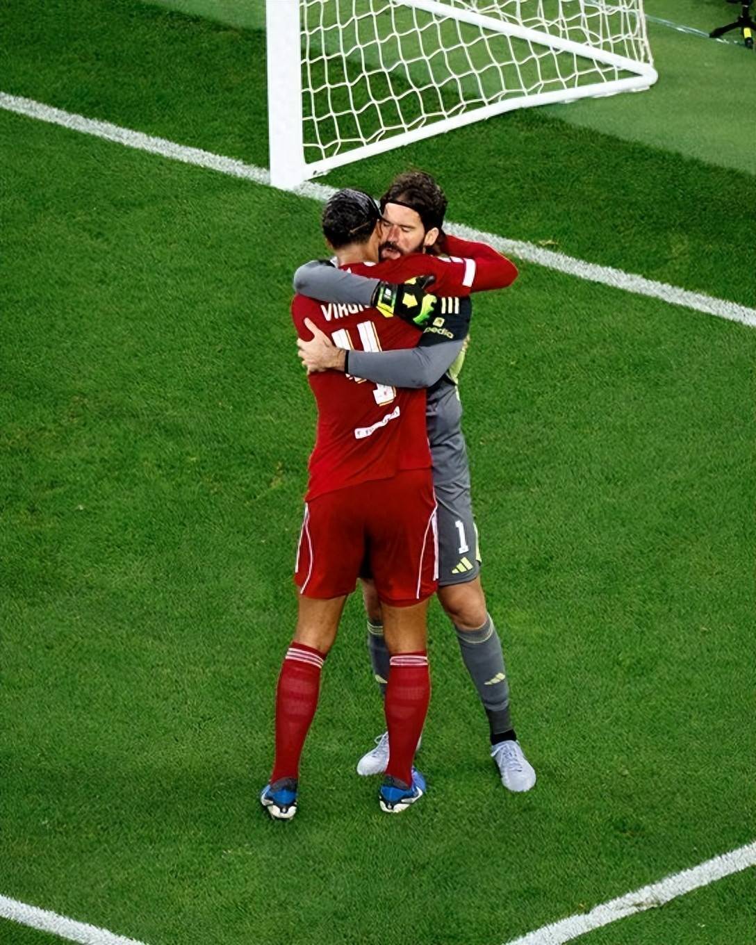 利物浦大胜拜仁，惊险晋级半决赛