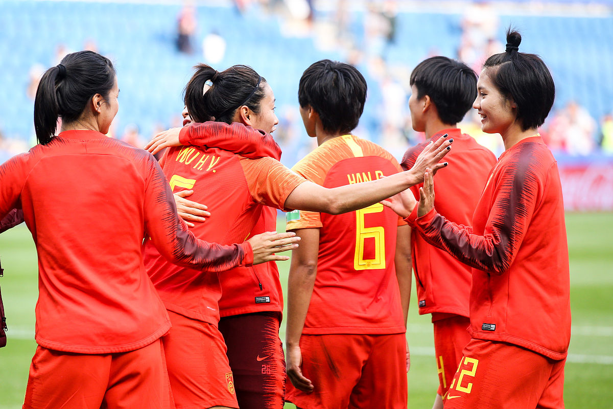 踢出风采:中国女足在比赛中展现出色 踢出风采:中国女足在比赛中展现出色