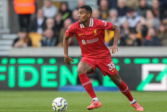 利物浦遭遇惨败,英超领头羊地位动摇 利物浦遭遇惨败,英超领头羊地位动摇