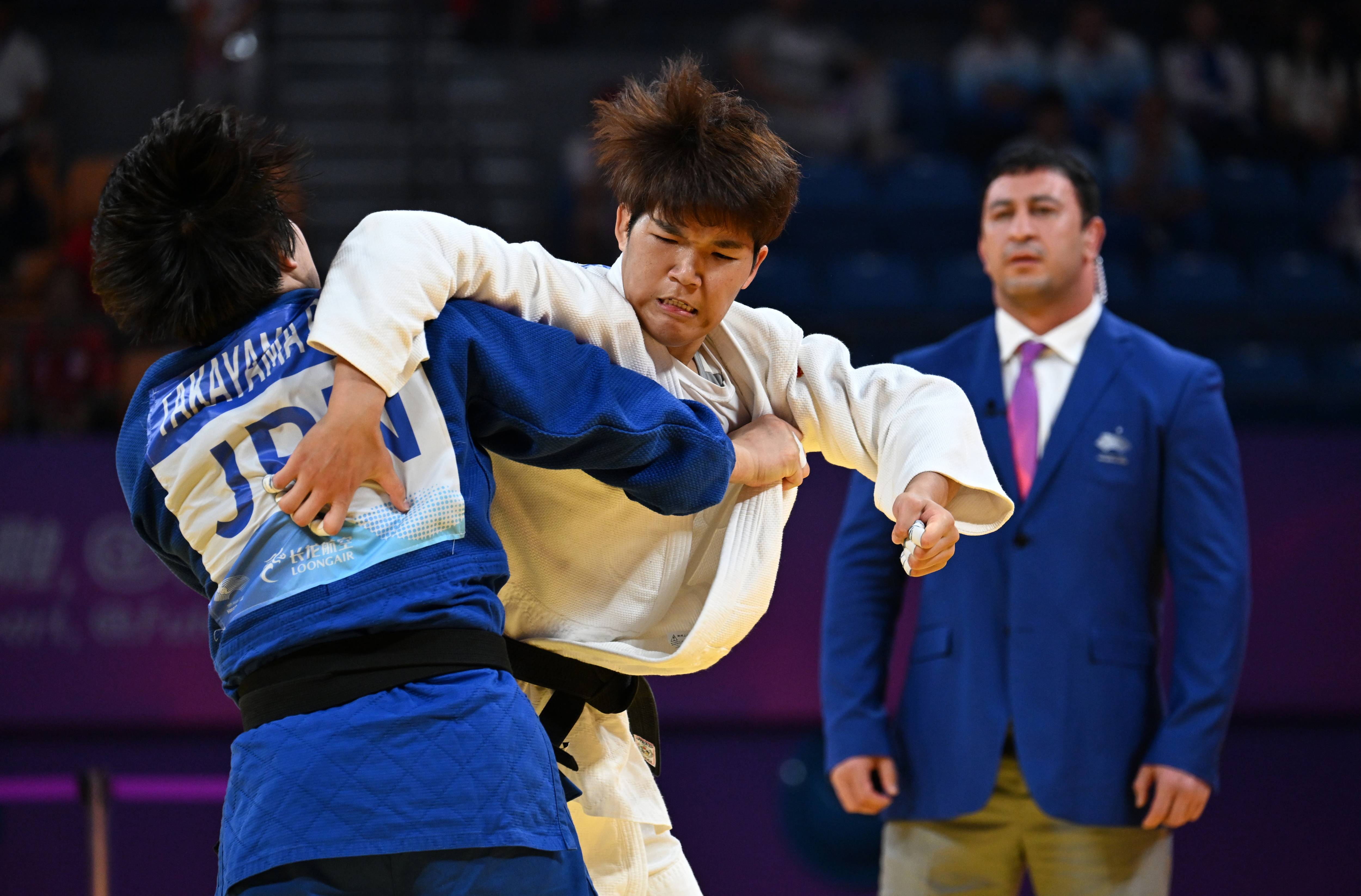 柔道比赛选手技压群雄,夺得一等奖 柔道比赛选手技压群雄,夺得一等奖