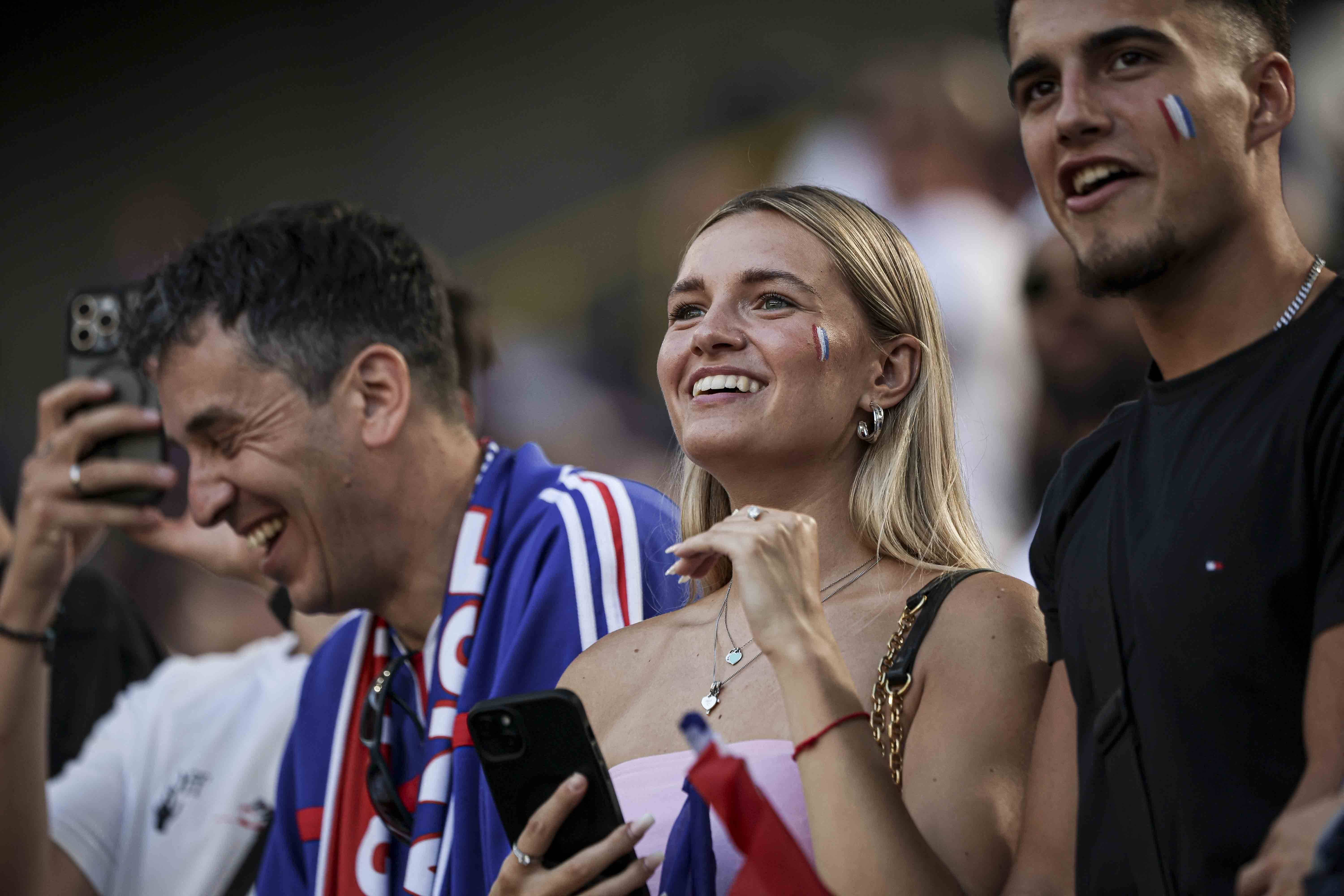 无与伦比的欧洲杯比赛掀起人潮 无与伦比的欧洲杯比赛掀起人潮