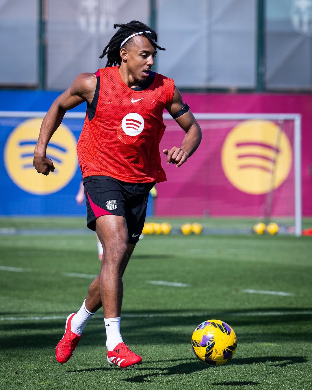 威廉希尔app-巴萨球员康复训练，努力回归赛场