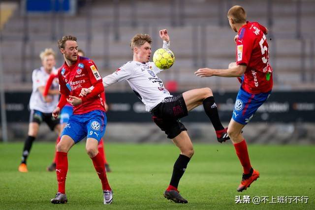 沙尔克04球员亮相抢眼,再次获胜 沙尔克04球员亮相抢眼,再次获胜