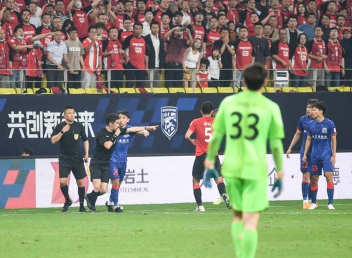 河南建业客场不敌上海绿地申花,遭遇失利 河南建业客场不敌上海绿地申花,遭遇失利