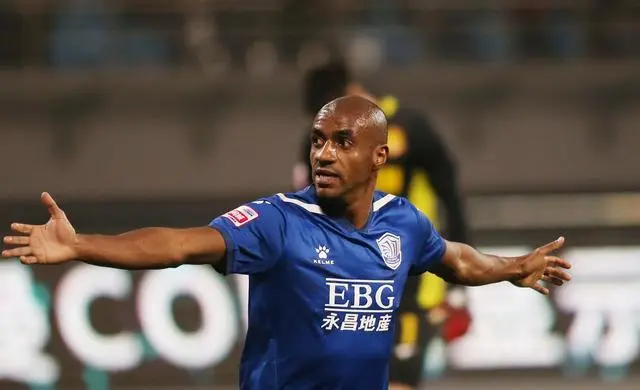 威廉希尔官网-青岛黄海摆脱困境，势不可挡地取胜