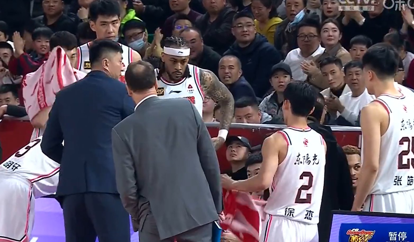 威廉希尔app-球员们在比赛中表现出勇敢和坚韧的品质