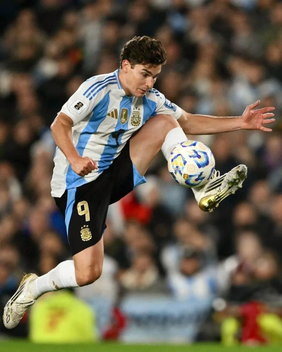 乌拉圭球员在重要国际赛事中崭露头角 乌拉圭球员在重要国际赛事中崭露头角