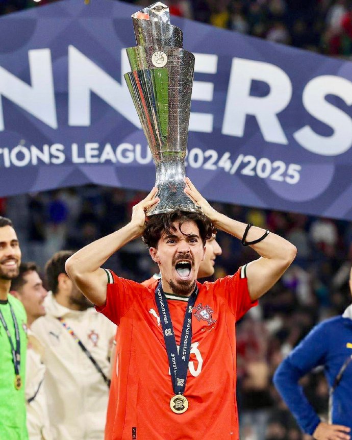 欧国联比赛最终胜利者涌现,球员表现稳健 欧国联比赛最终胜利者涌现,球员表现稳健