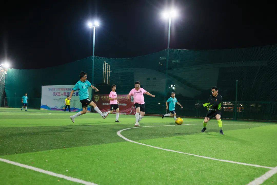 足球比赛中出现的精彩瞬间,谁能一统天下? 足球比赛中出现的精彩瞬间,谁能一统天下?