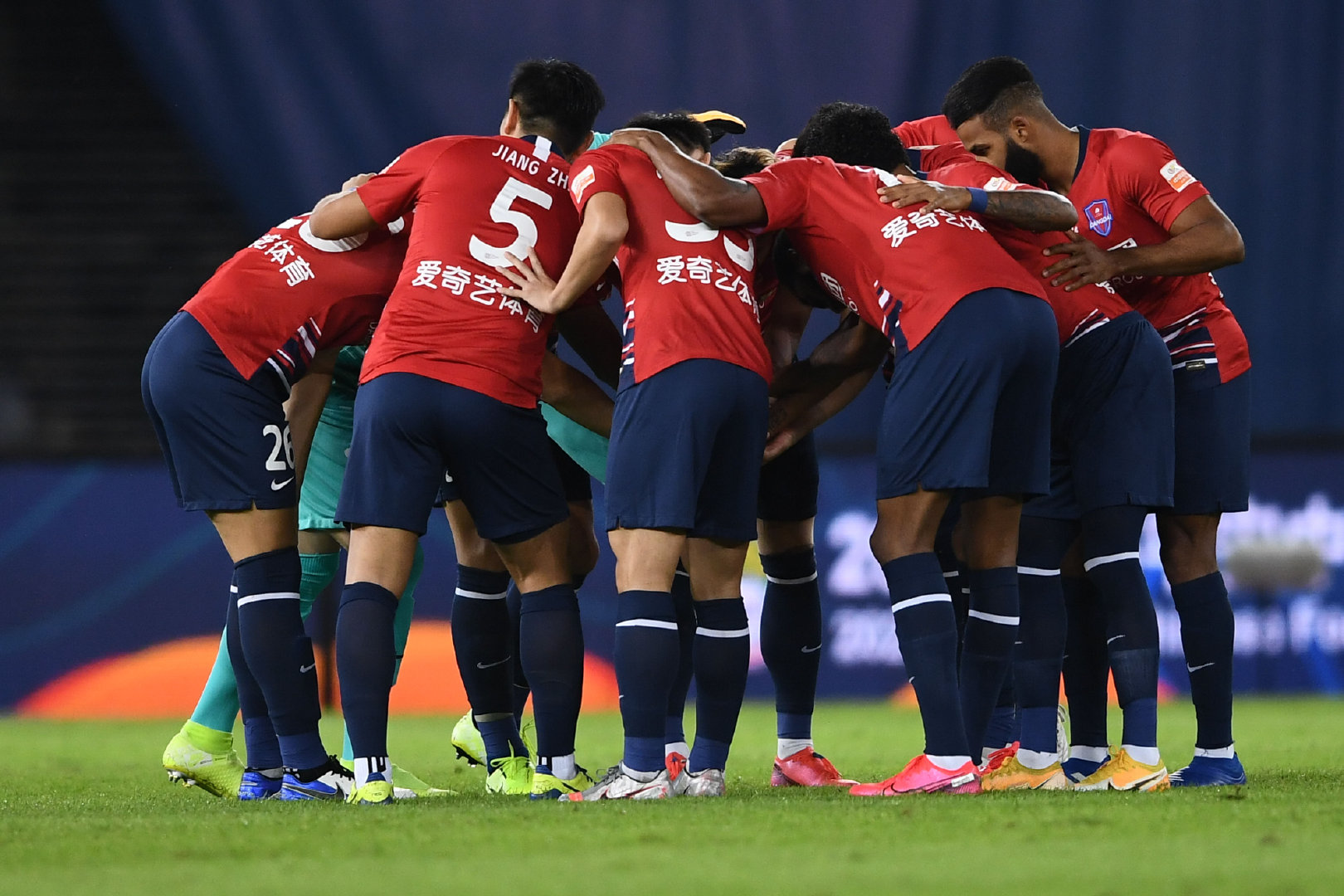 江苏苏宁战平重庆斯威,积分榜突围不易 江苏苏宁战平重庆斯威,积分榜突围不易