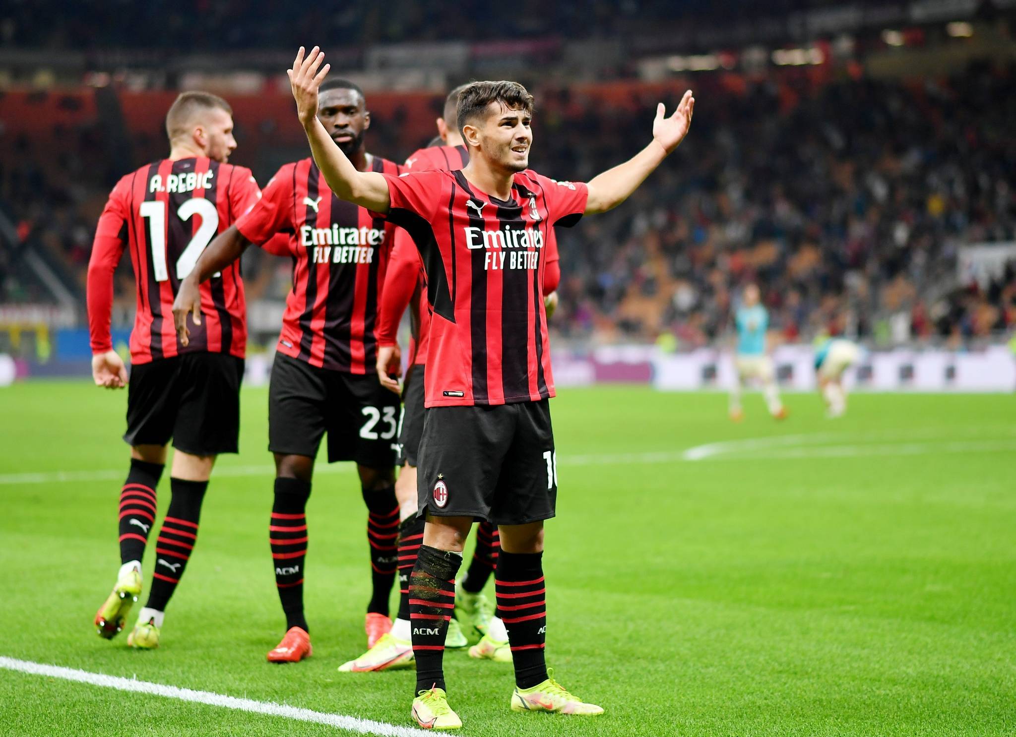 威廉希尔app-尤文图斯客场战胜AC米兰，赢得关键胜利