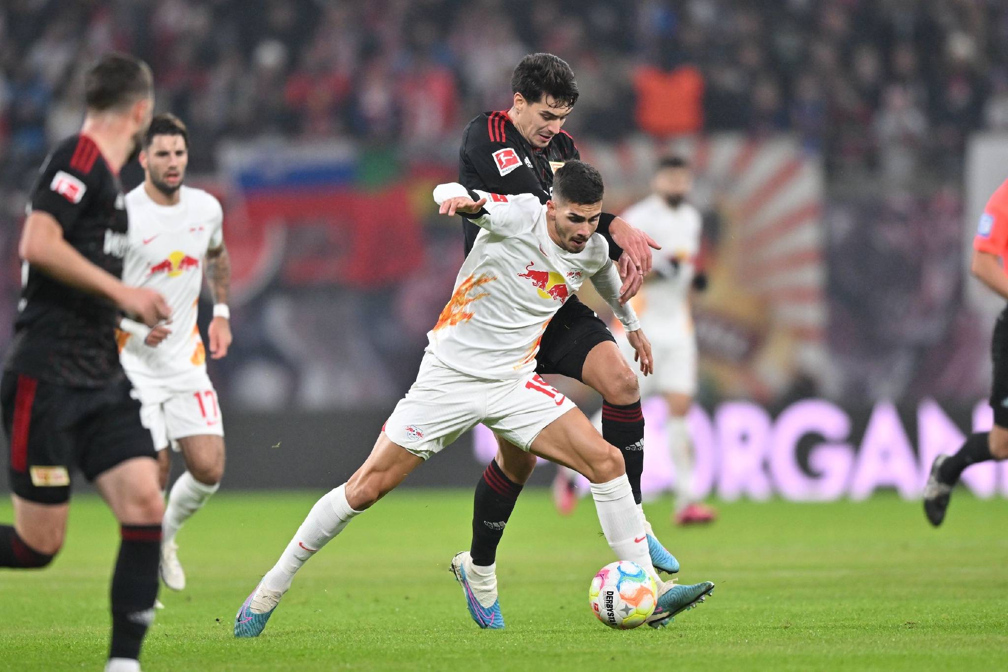 威廉希尔app-莱比锡红牛走出困境,球队士气高昂