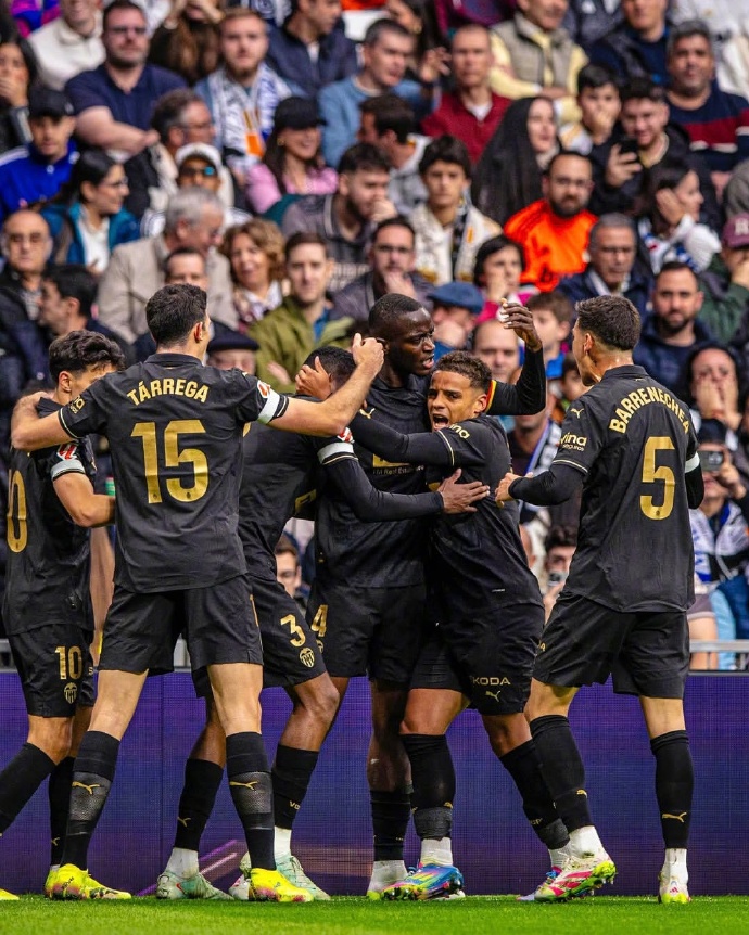 罗马击败瓦伦西亚,再添一胜信心大增 罗马击败瓦伦西亚,再添一胜信心大增