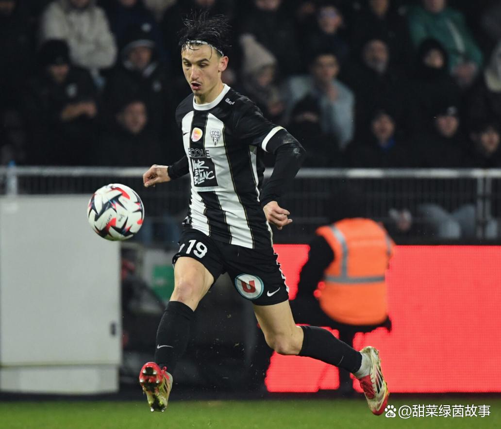 兰斯取胜昂热,法甲联赛惊现黑马 兰斯取胜昂热,法甲联赛惊现黑马