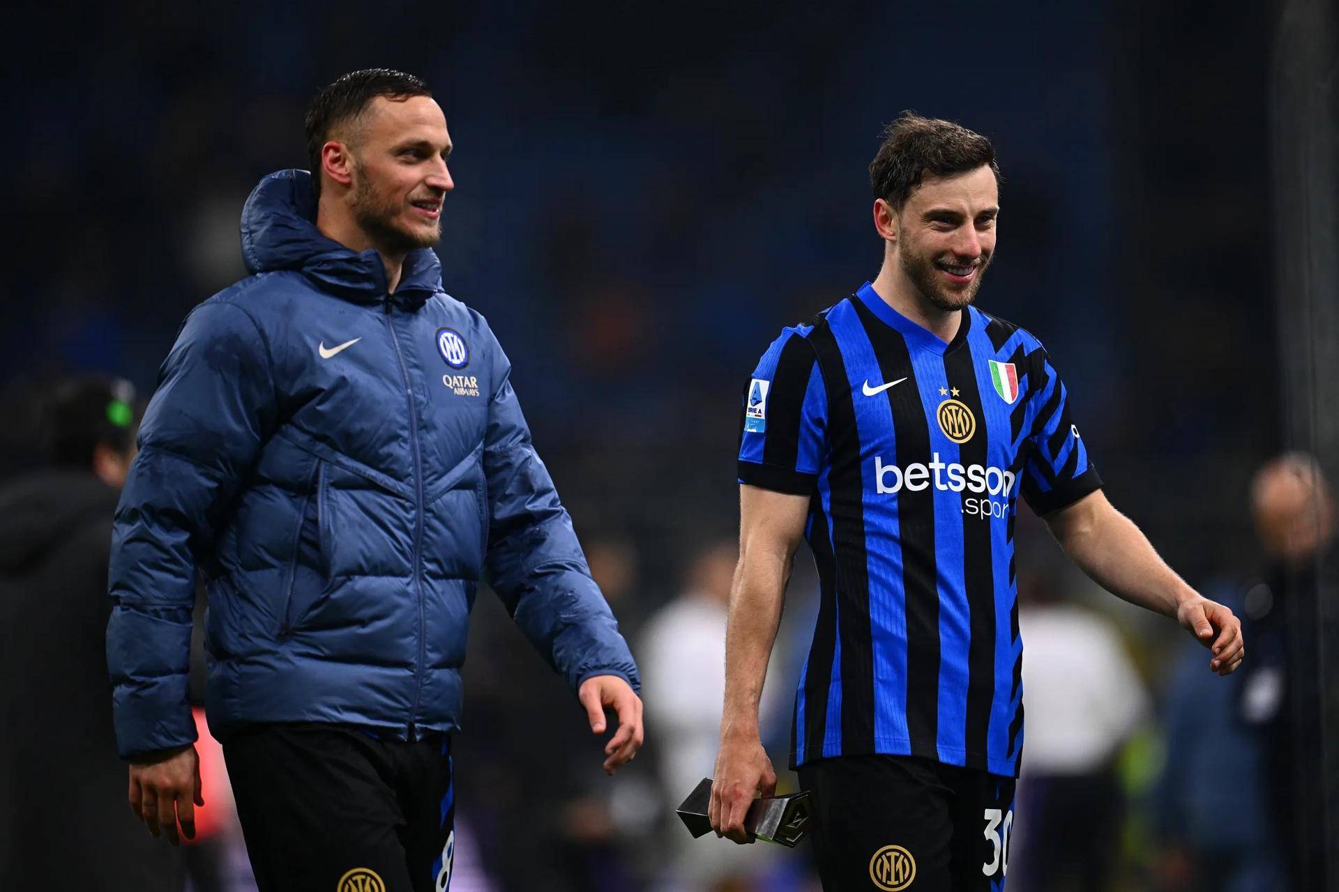 威廉希尔官网-国际米兰后防表现出色，球队稳固排名前列