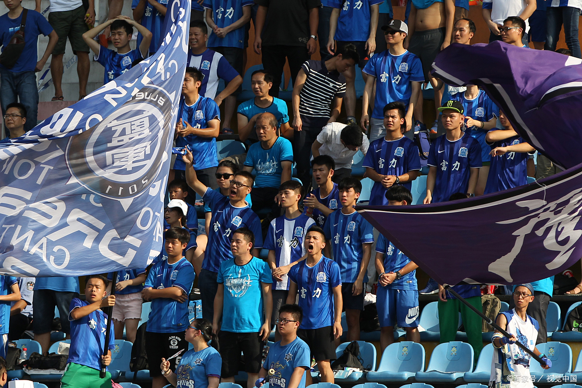 威廉希尔官网-瓦伦西亚球迷集会声援球队，场外士气高涨