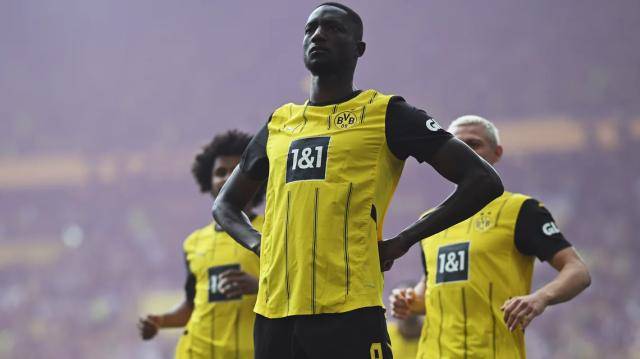 多特蒙德主场告捷,德甲冠军希望再现 多特蒙德主场告捷,德甲冠军希望再现