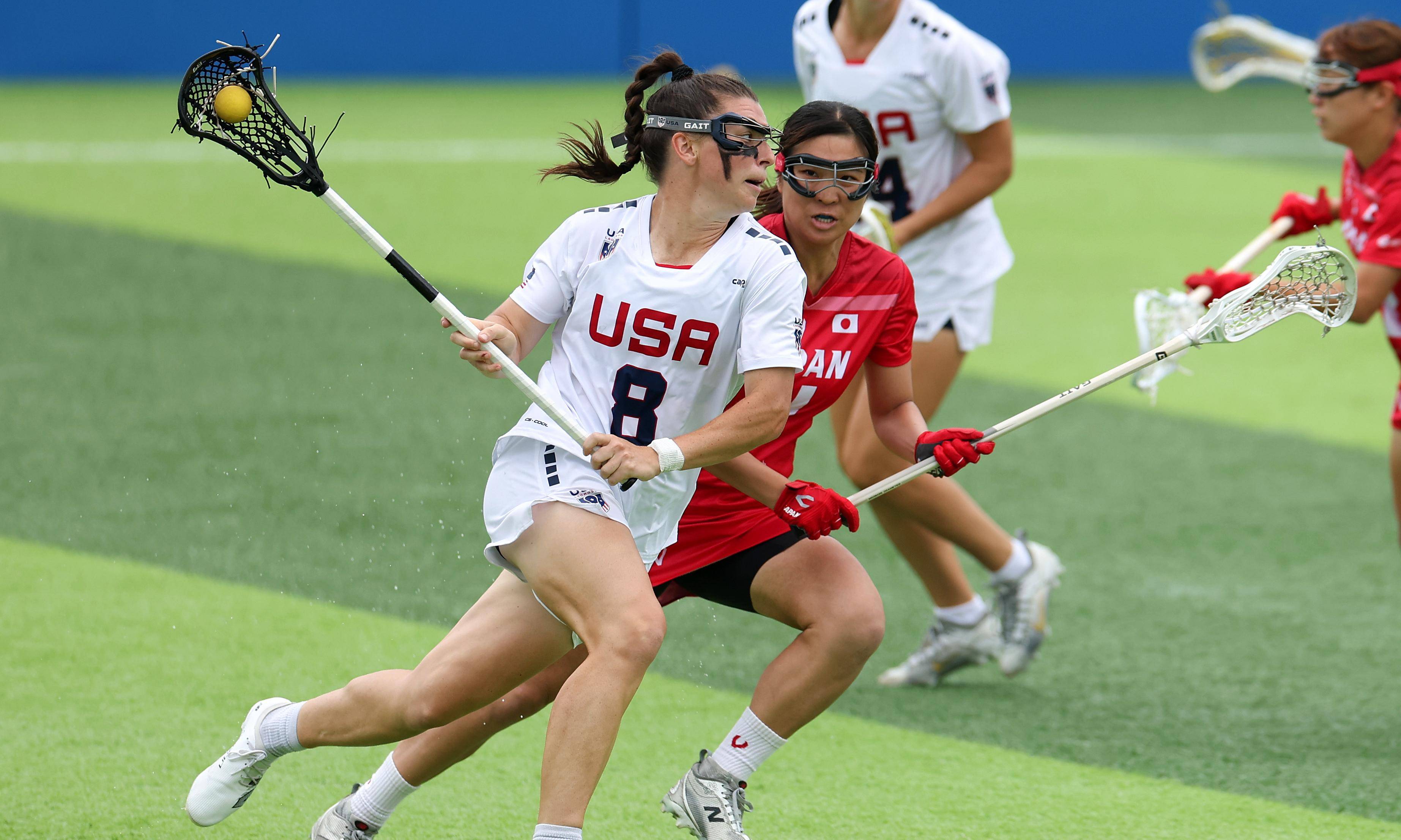 威廉希尔中文站-一位快乐的运动员在比赛中表现出色