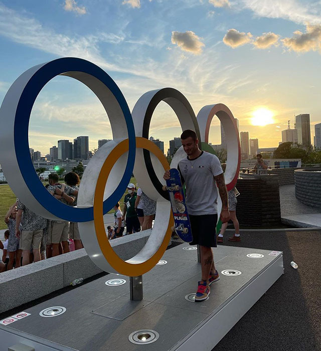 加拿大滑板选手突破封魔,谱写传奇 加拿大滑板选手突破封魔,谱写传奇