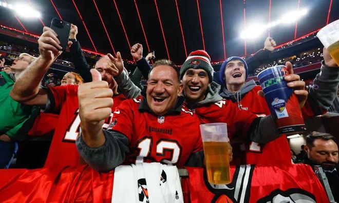 墨西哥男子橄榄球队赢得激烈对决,取得胜利 墨西哥男子橄榄球队赢得激烈对决,取得胜利