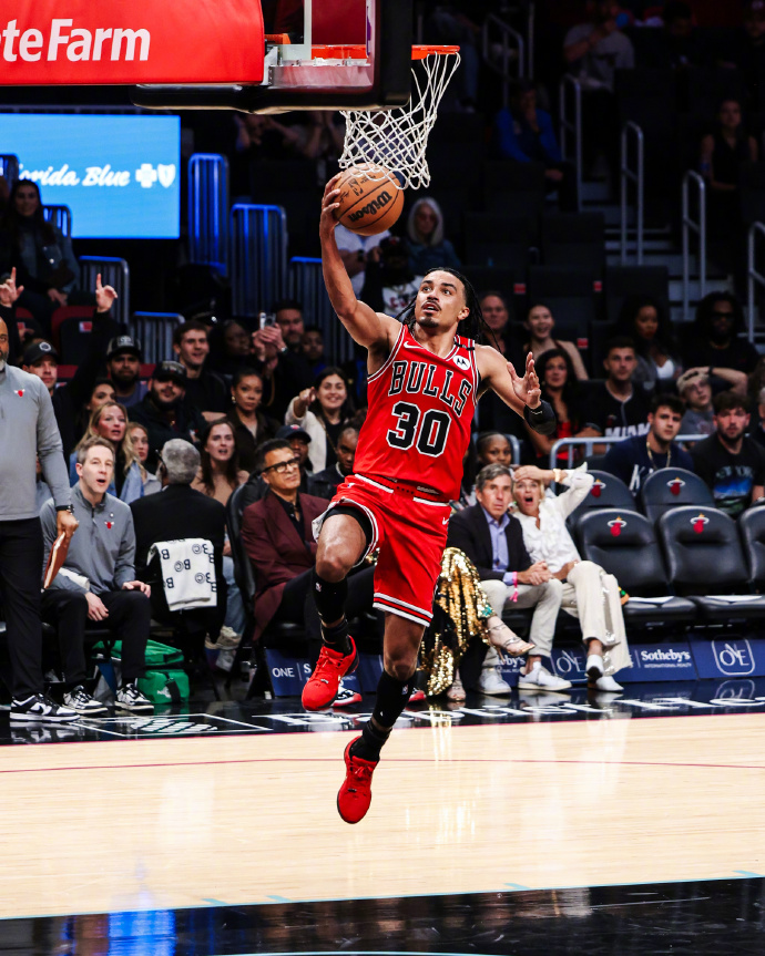 威廉希尔app-公牛成功反超雷霆取得胜利