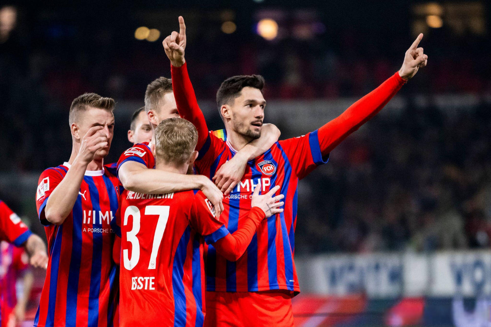 威廉希尔app-狼堡队在德甲联赛中展现实力取胜