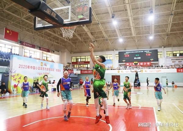 青海男篮在比赛中表现出色，全队奉献