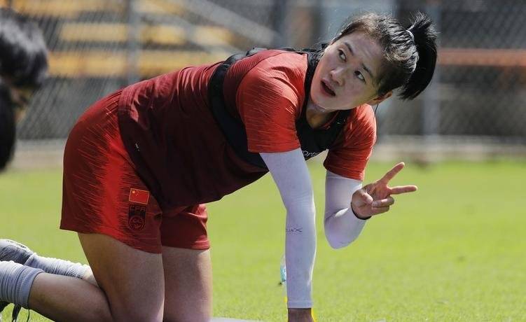 中国女足持续低迷，教练困惑调整战术