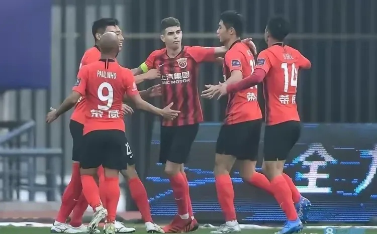 惊心动魄：比赛中的激烈对抗让人心跳加速