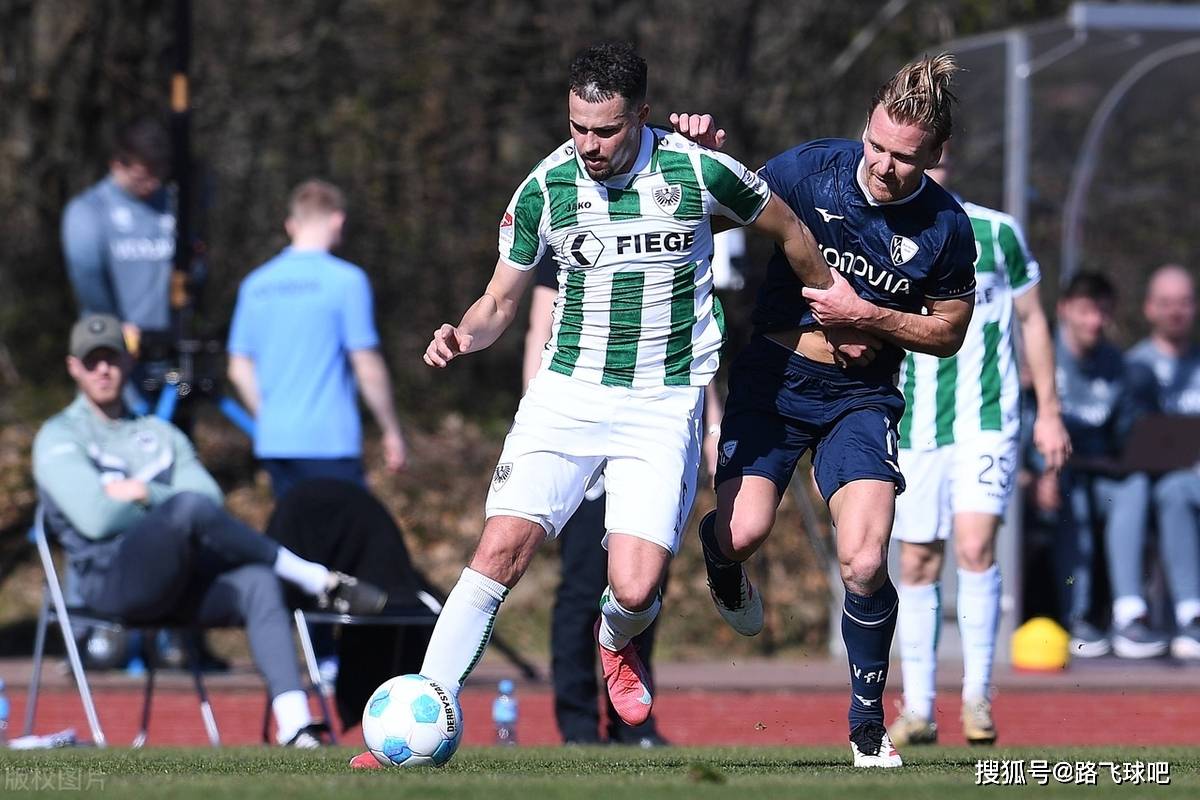 柏林赫塔主场反败为胜，稳住战绩